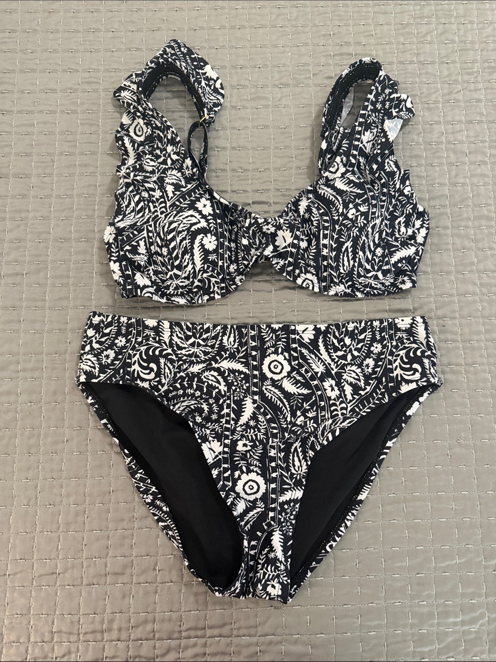 crown & ivy Black and White Printed Underwire Bikini Set
